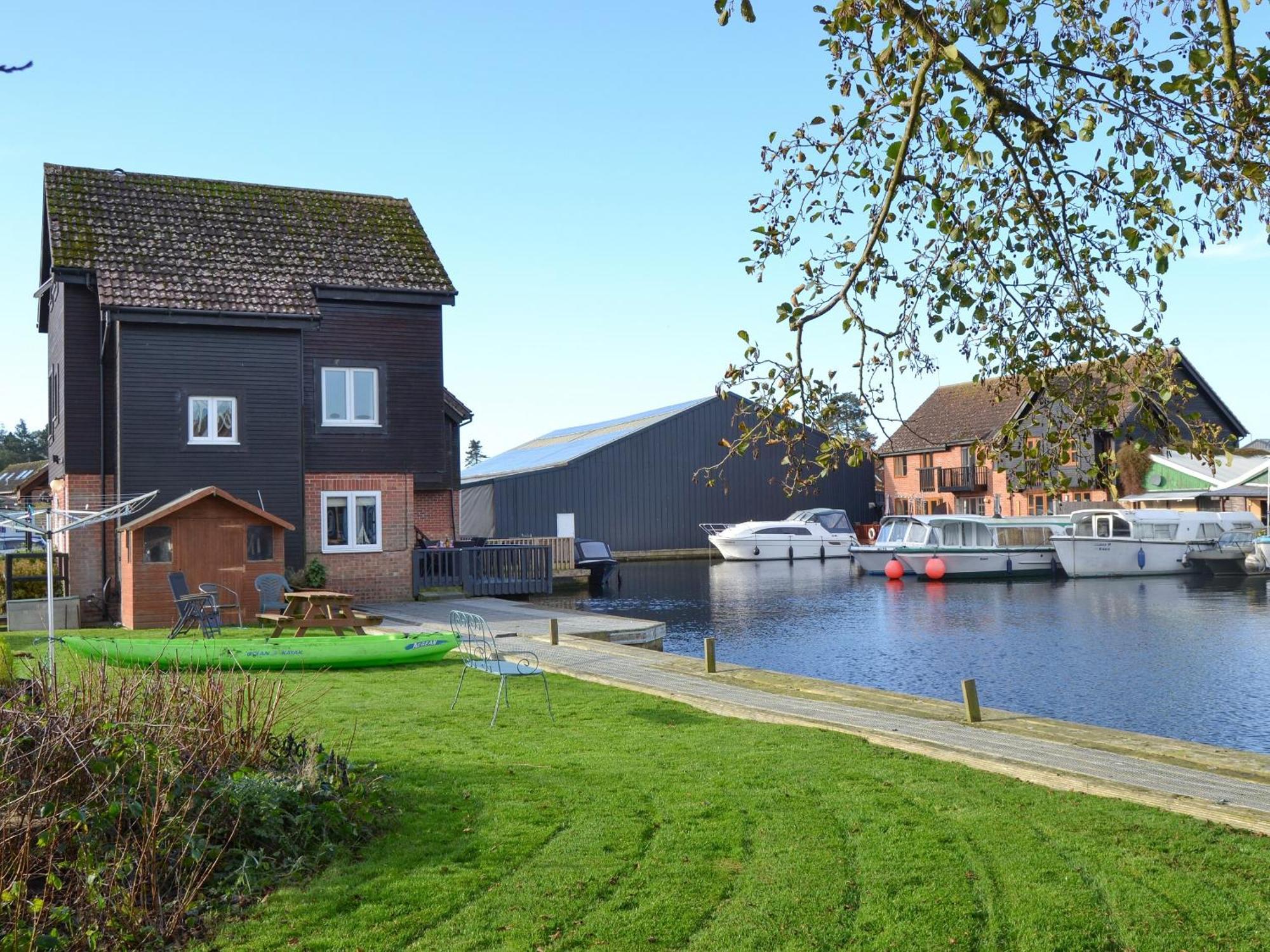 Davids Island Villa Wroxham Exterior photo